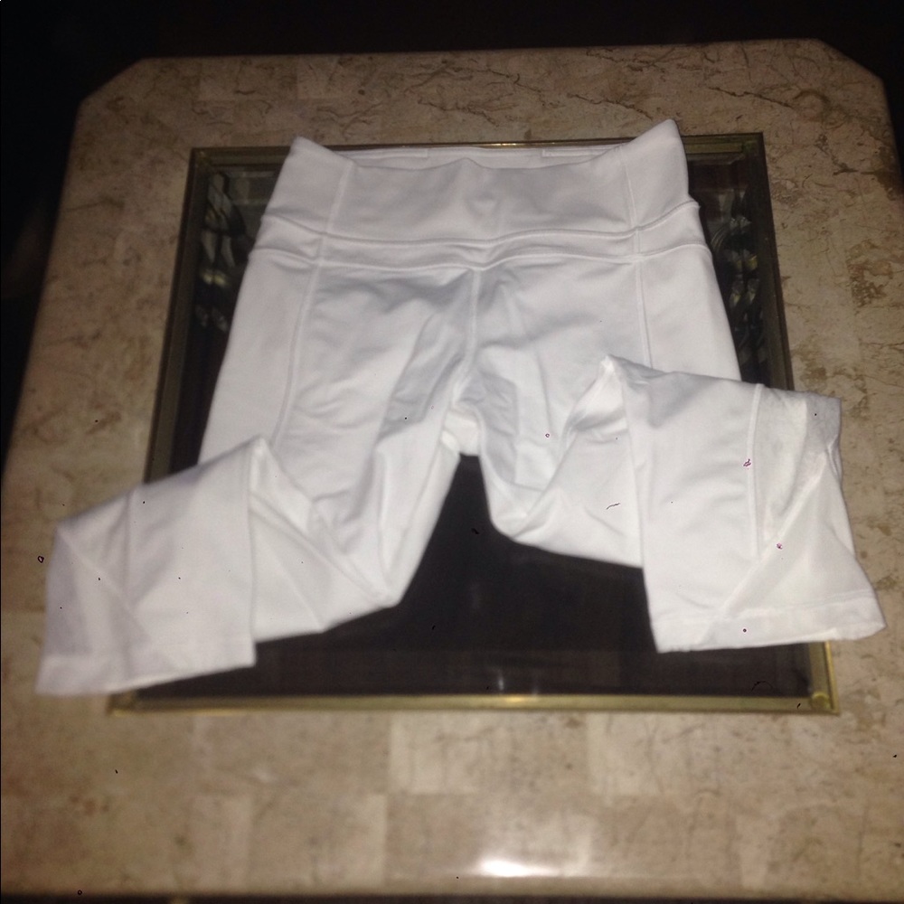White Lululemon leggings